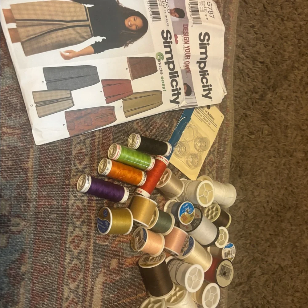 Assorted Sewing Thread Spools - Picture 3 of 3